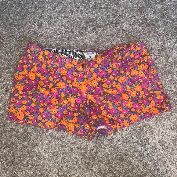 Y2K Volcom floral low rise shortie shorts - Picture 1 of 5